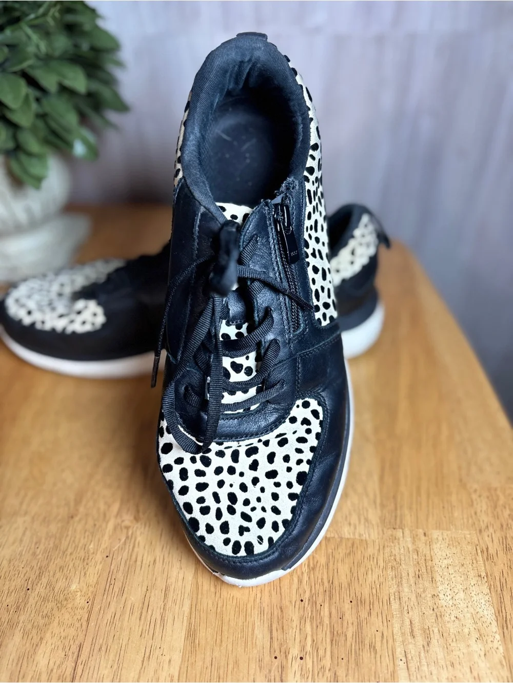 Vionic Remi Spot Animal Print Comfort Sneakers Women’s Size 10